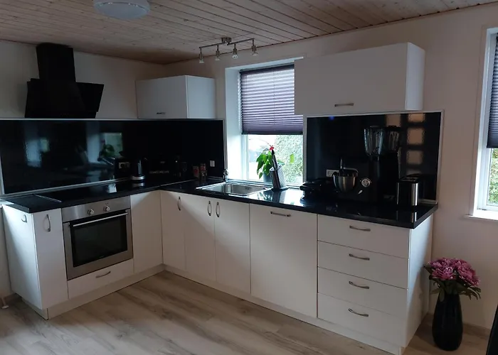 Semesterbostad Venos *